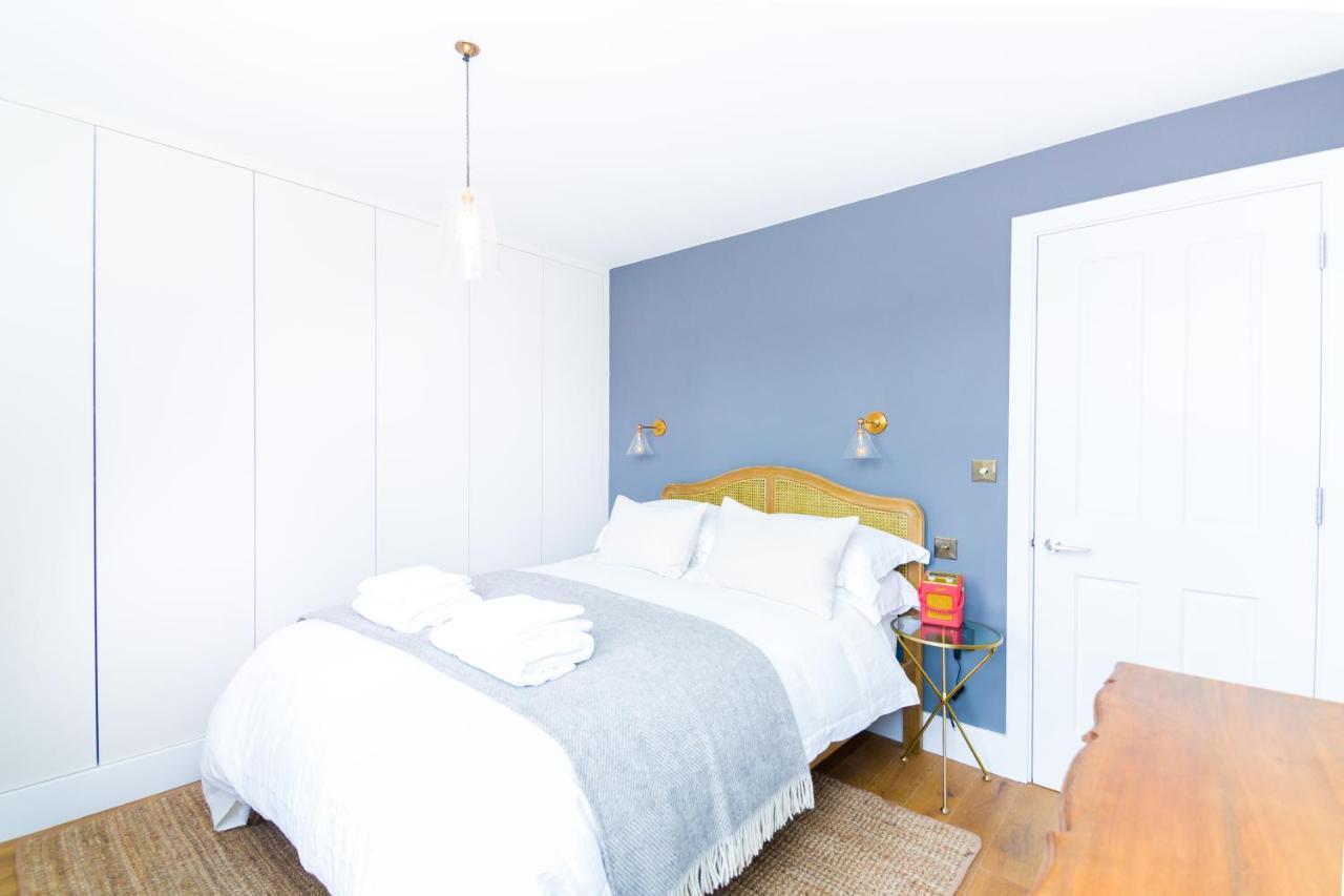 Whitfield Street Apartment *