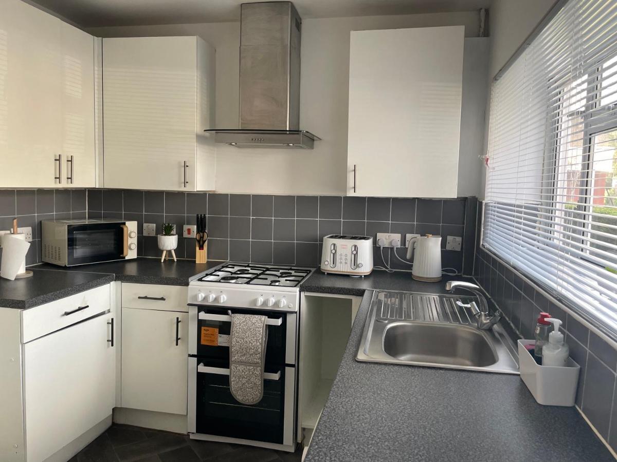Lovely 2bedroom 4mins From Wimbledon Station Londen