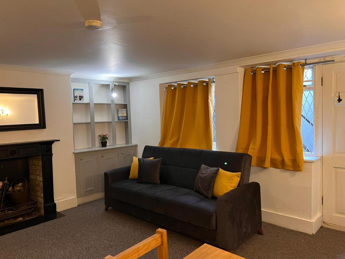 Entire 2-bedroom Flat In Camden