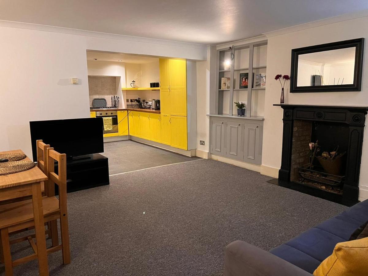 Apartment Entire 2-bedroom Flat In Camden *