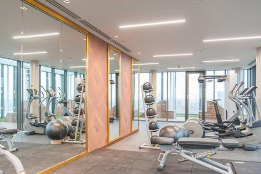 Apartment Modern 2 Bed Flat With Gym