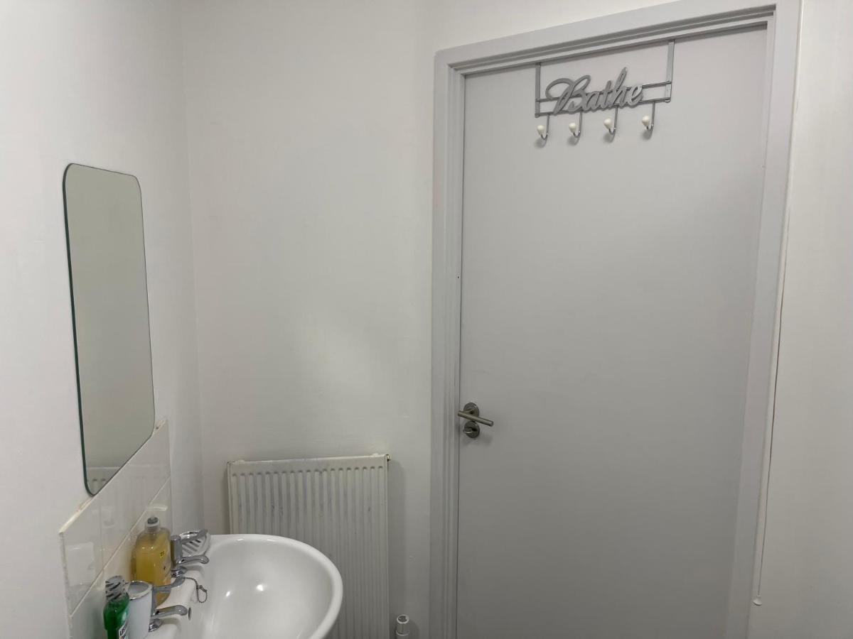 Charming 6-bed In Wembley Area