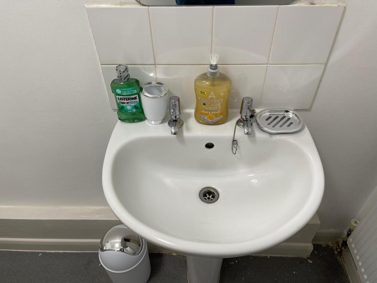 Charming 6-bed In Wembley Area