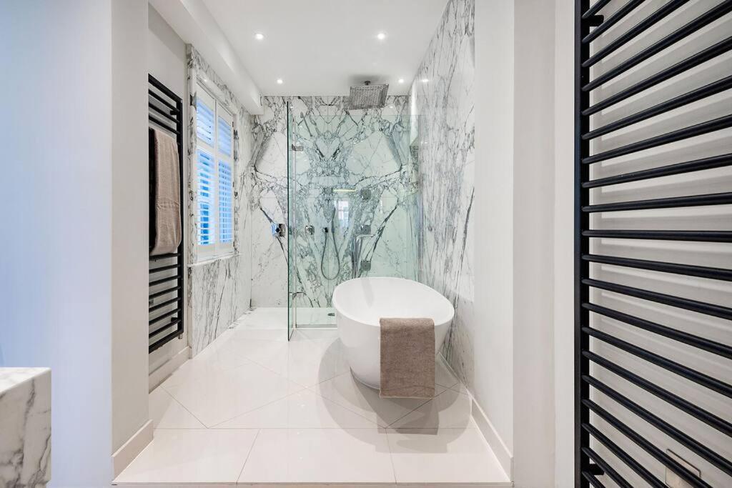 Arcore Premium Craven Street Apartment *