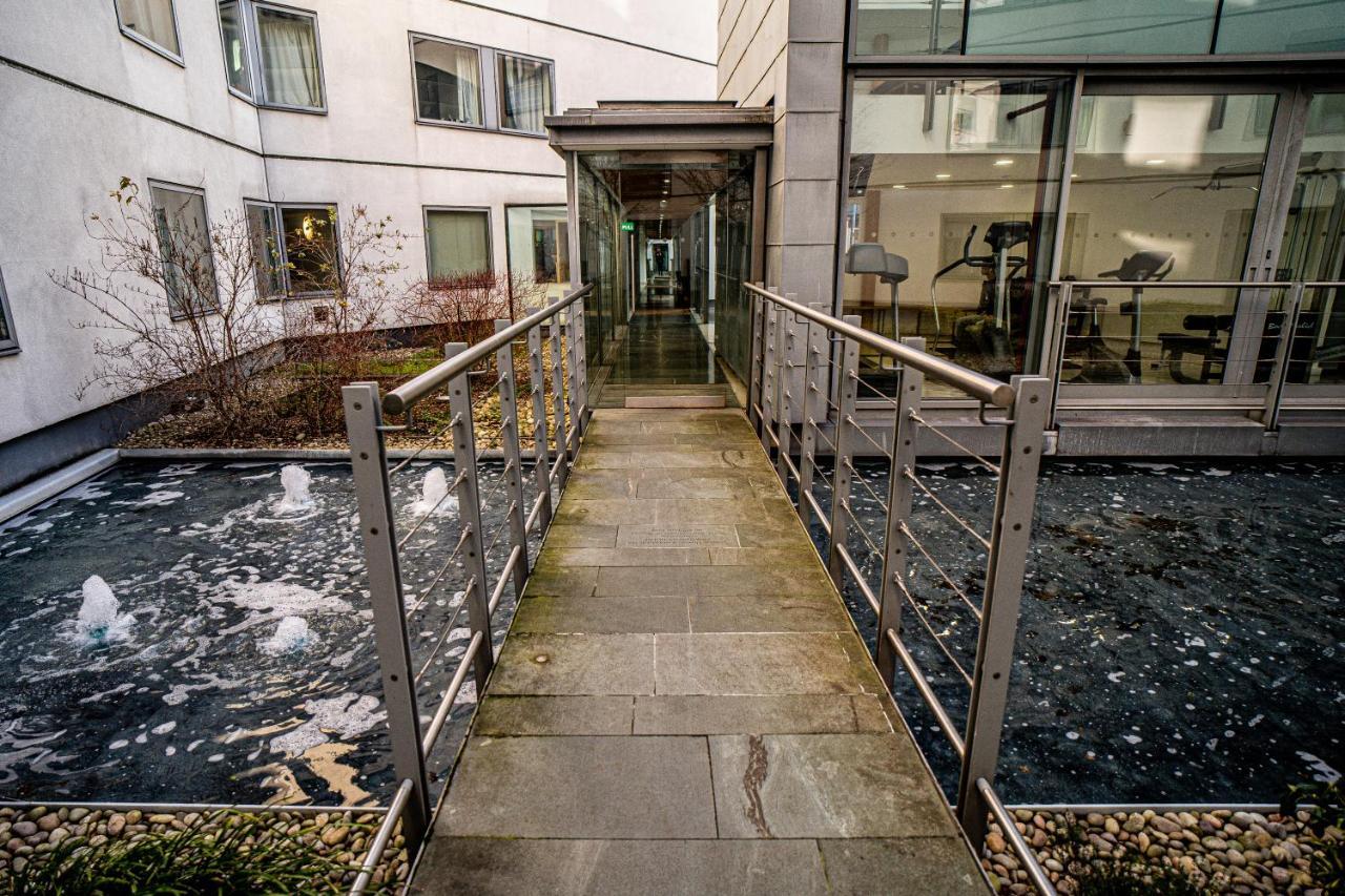 Friendship House Hostel *