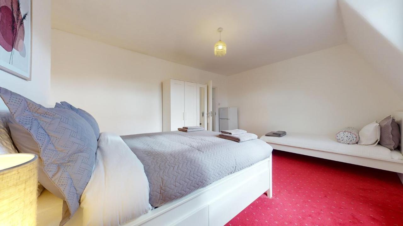 Cheerful 4 Bedroom Victorian House With Back Courtyard Ferienhaus *