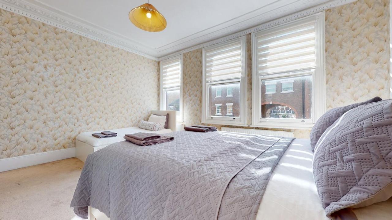 Holiday home Cheerful 4 Bedroom Victorian House With Back Courtyard *