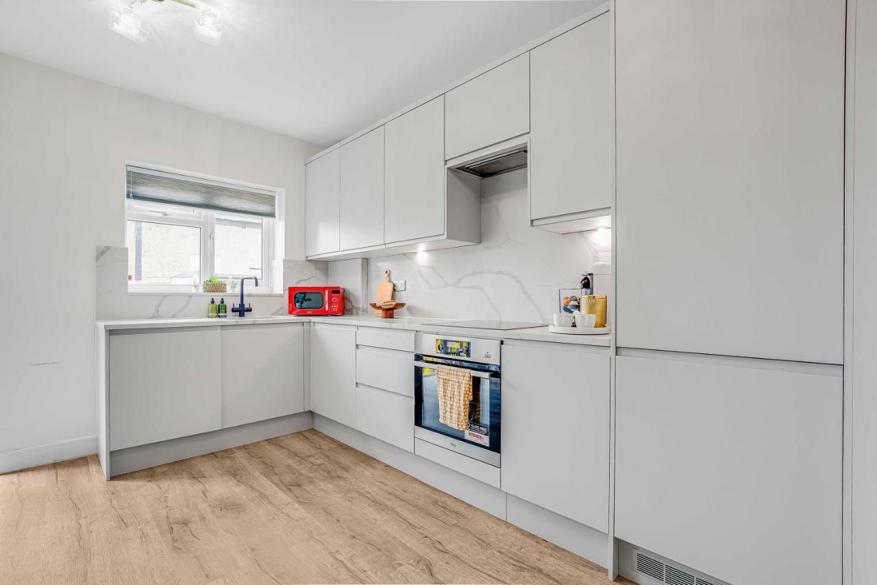 Appartement Stylish Two Bedroom By Direct2hosts Short Lets West Oasis With Workspace & Long Londen