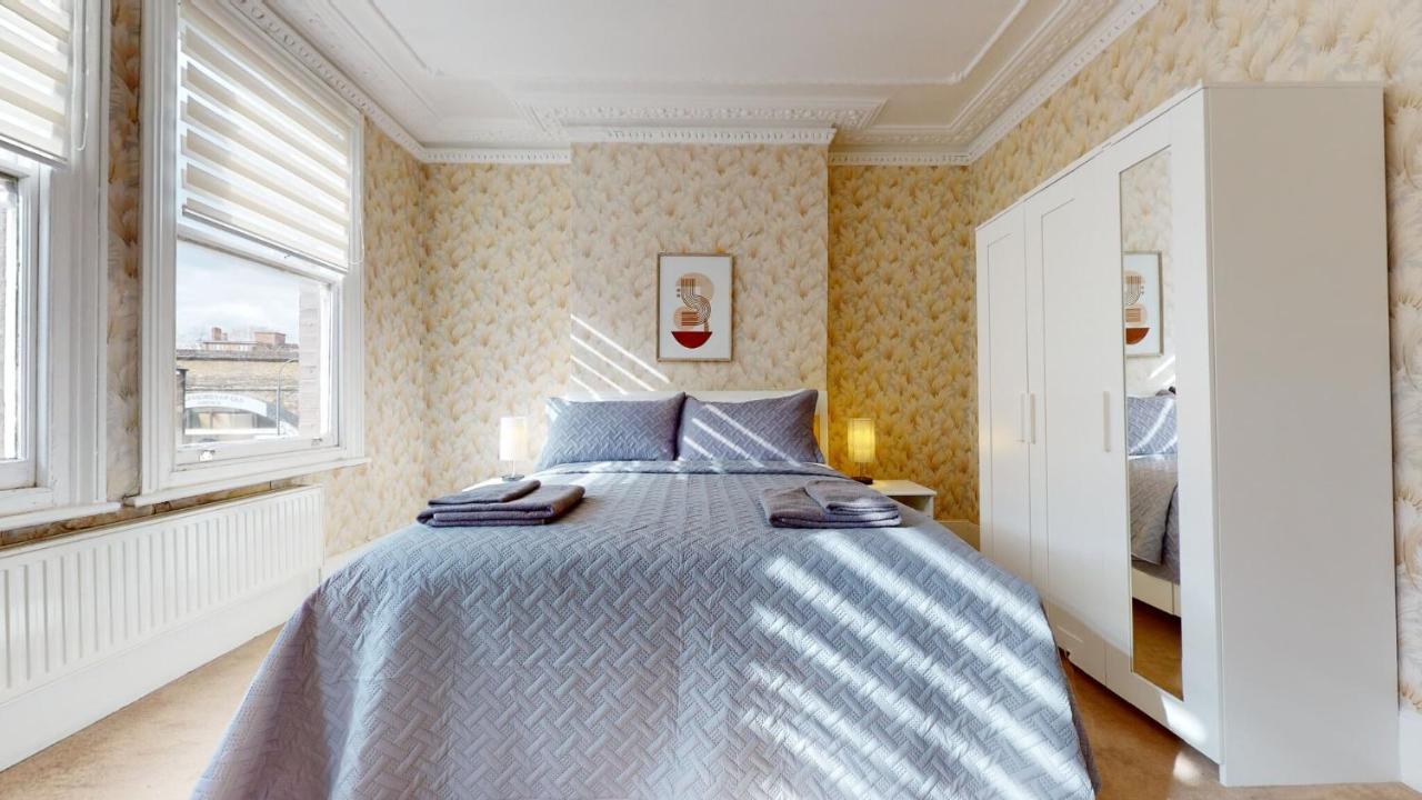 Cheerful 4 Bedroom Victorian House With Back Courtyard Ferienhaus London