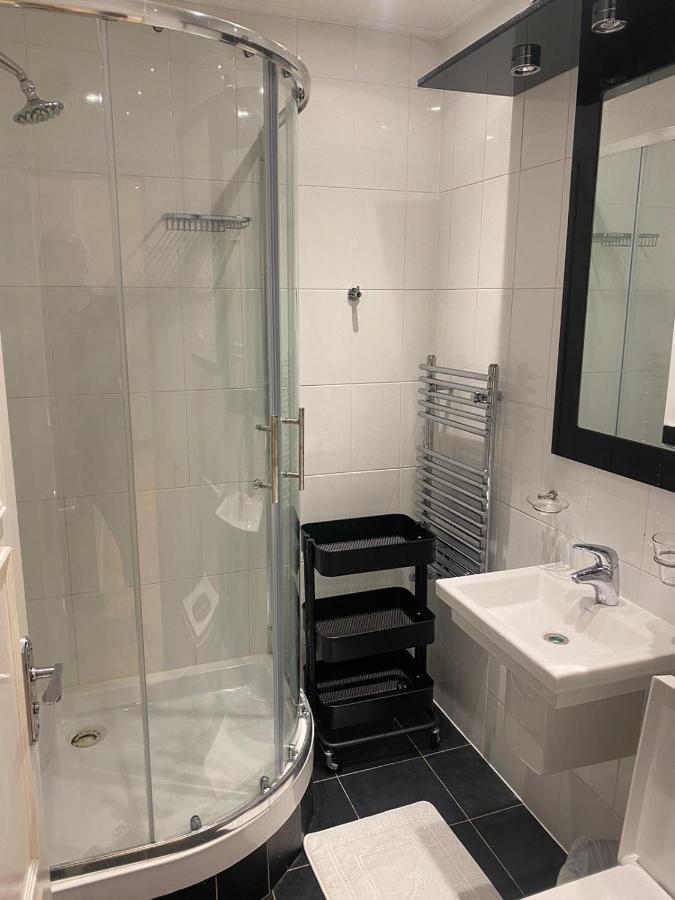 Leilighet Cozy Two Bedroom Flat In The Heart Of *