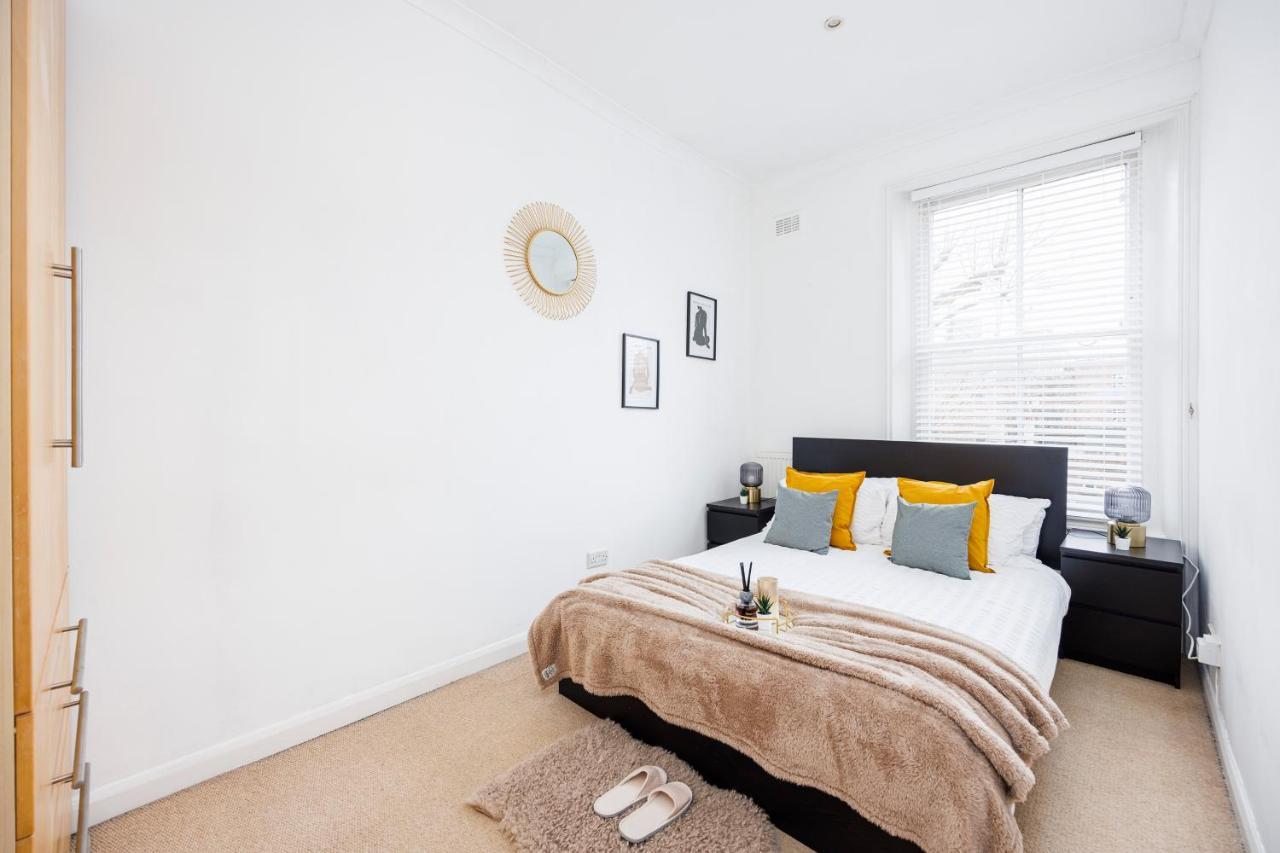 Stylish Opposite Westfields Apartment London