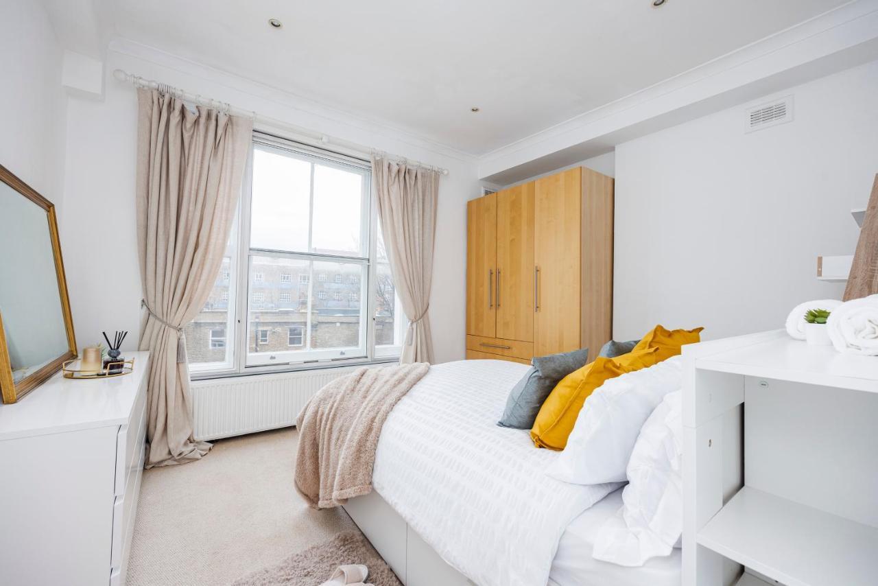 Stylish Opposite Westfields Apartment