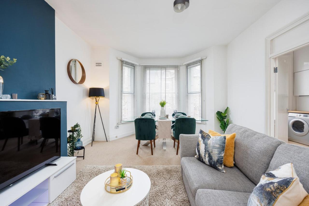 Stylish Opposite Westfields Apartment *