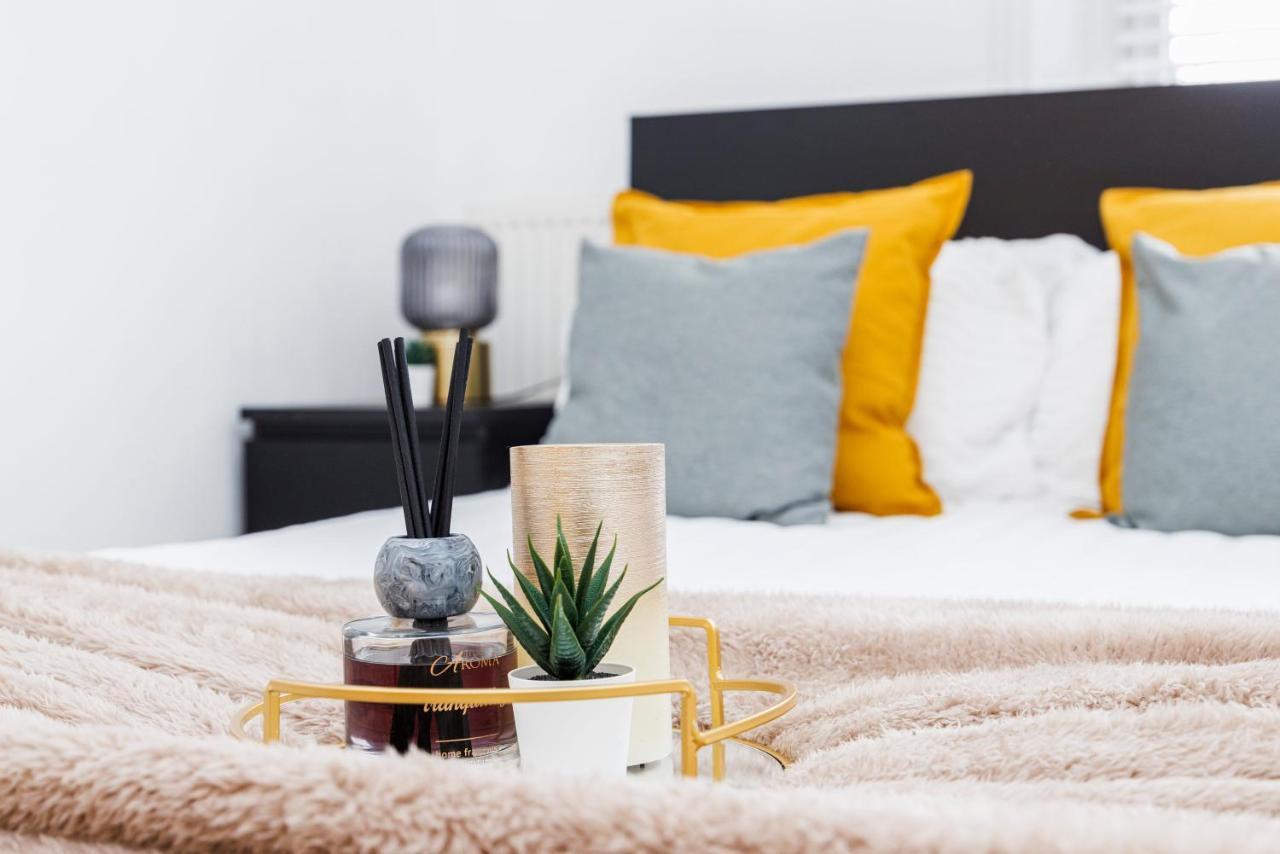 Stylish Opposite Westfields Apartment *