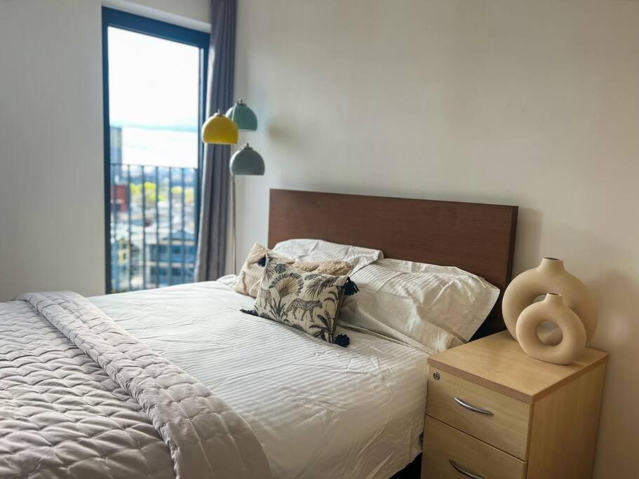 Modern 2 Bed Flat With Gym