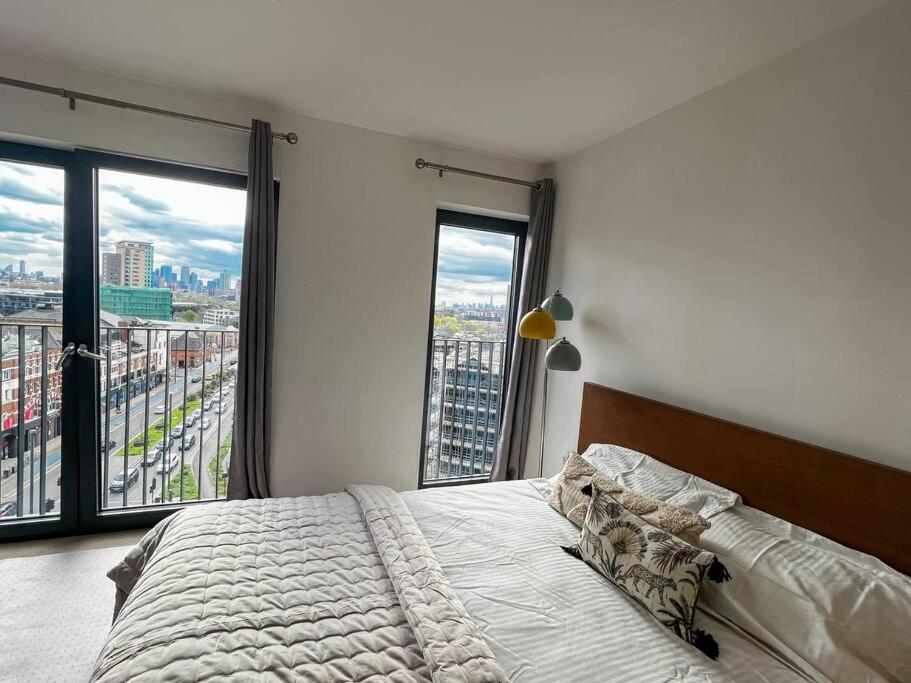 Modern 2 Bed Flat With Gym Apartment