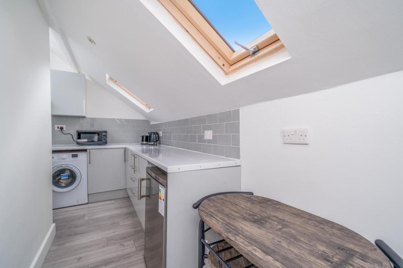 Apartment Selwyn Road London