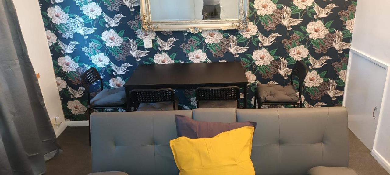 Zone 2, 2 Bedroom House * London