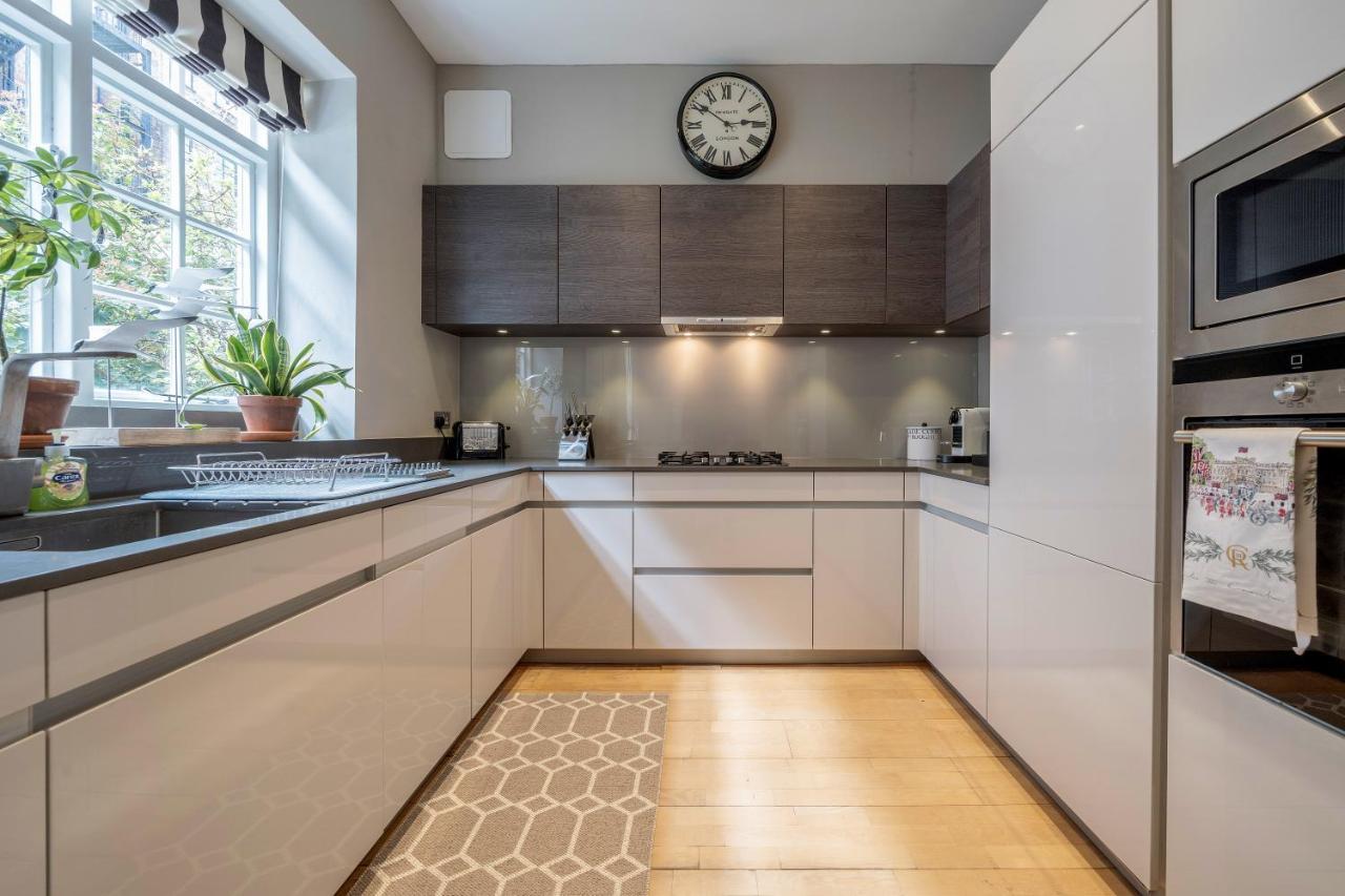 Luxurious Mews House Next To Hyde Park Appartement Londen