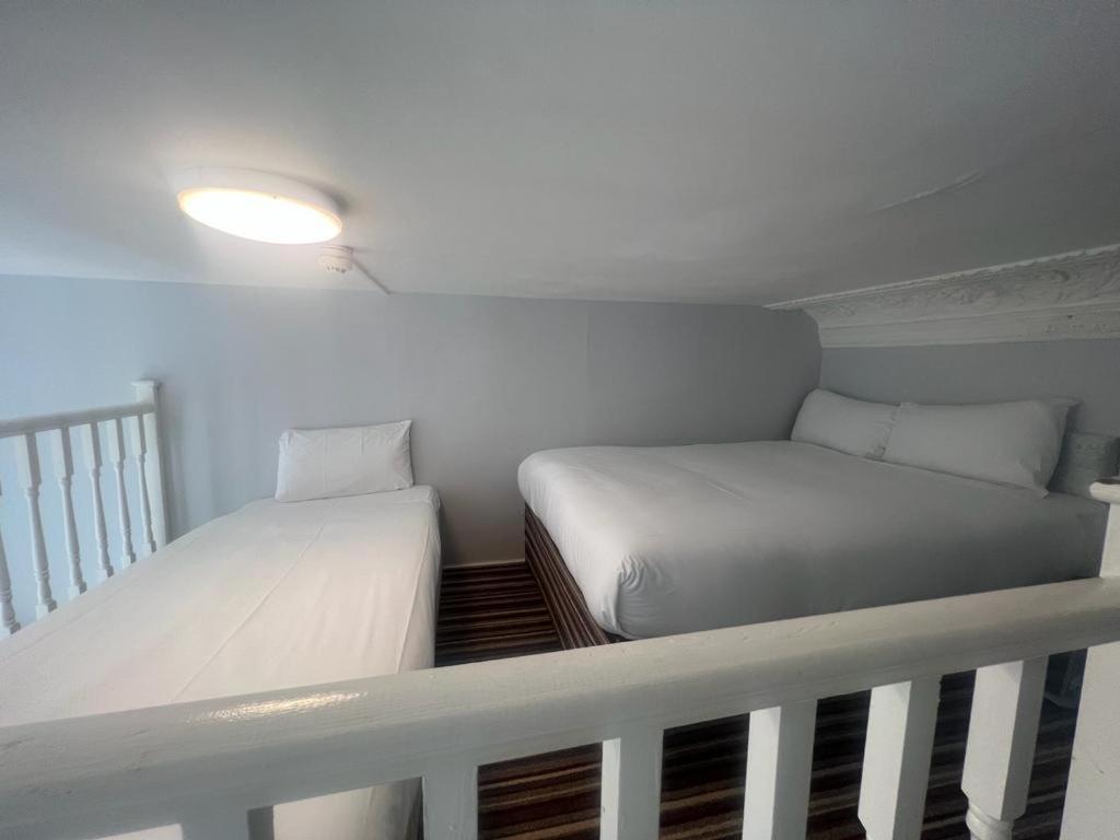 Palace Court Hotel 2*