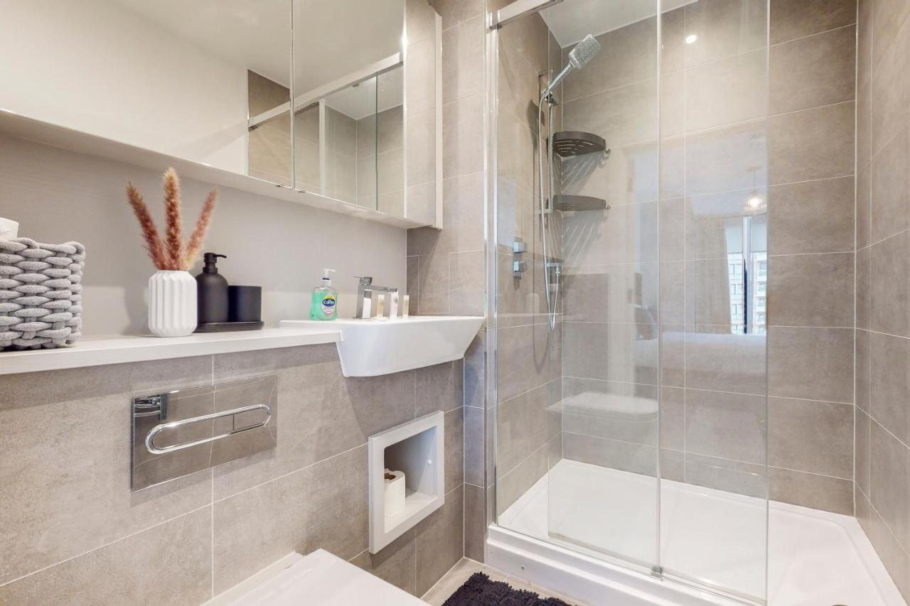 Modernistic 2 Bedroom Flat With Balcony In South Acton * Londres