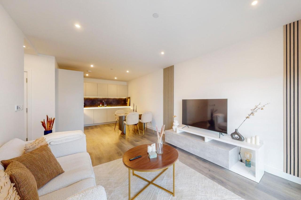 Modernistic 2 Bedroom Flat With Balcony In South Acton Apartamento