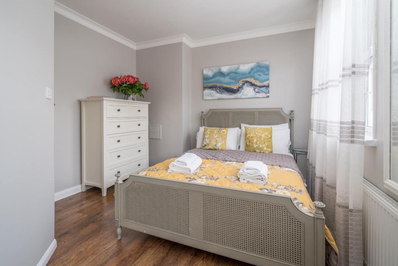 Vakantiehuis Elegant 3 Bedroom Retreat Minutes From Canary Wharf Londen