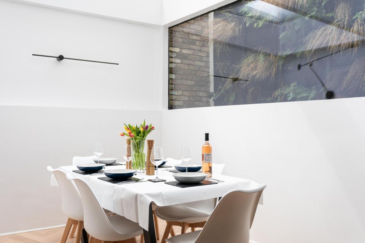 Stunning Townhouse With Large Roof Terrace *