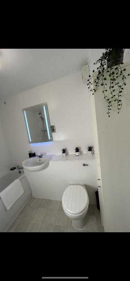Real Lush Properties-1 Bed Greenwich Apartment, London, Sleeps 6 Appartement Londen