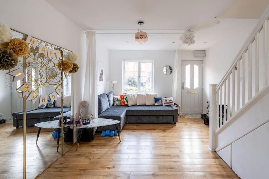 Monalychee Homestay London
