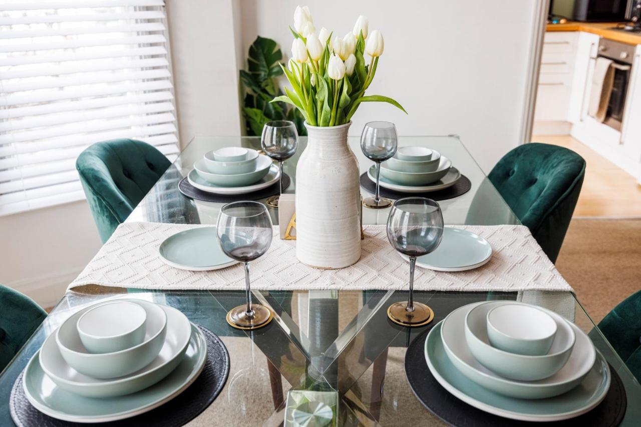 Apartment Stylish Opposite Westfields *
