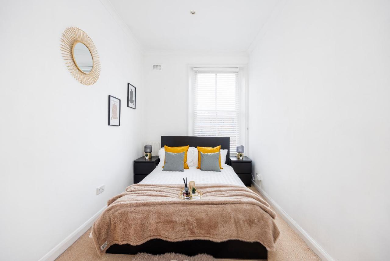 Stylish Opposite Westfields Apartment *