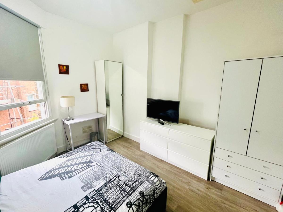 Cozy In Hampstead Heath Apartment