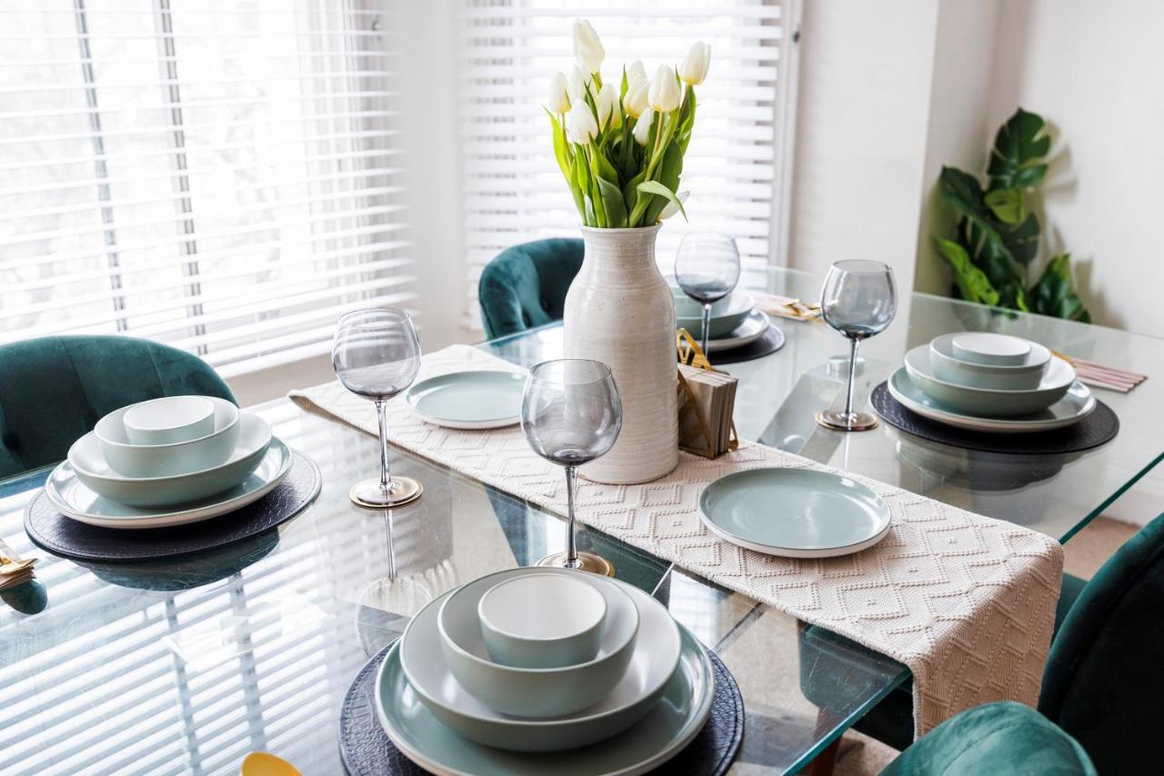 Stylish Opposite Westfields Apartment London