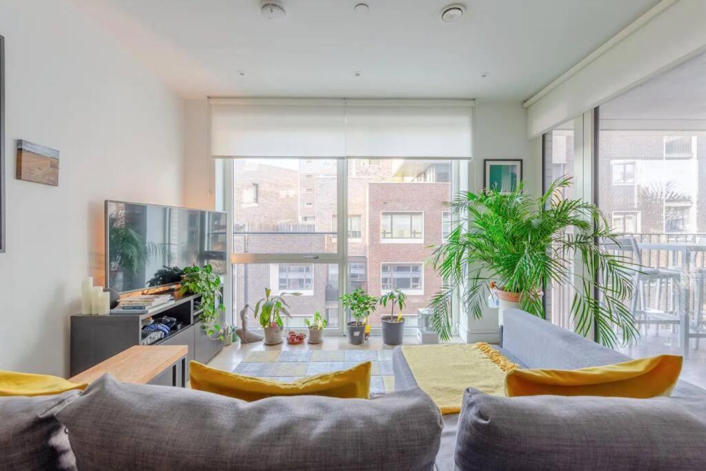 Superb 1 Bedroom 3mins From Tube Station Leilighet *