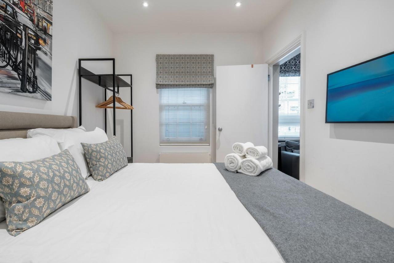Luxurious Mews House Next To Hyde Park Appartement Londen