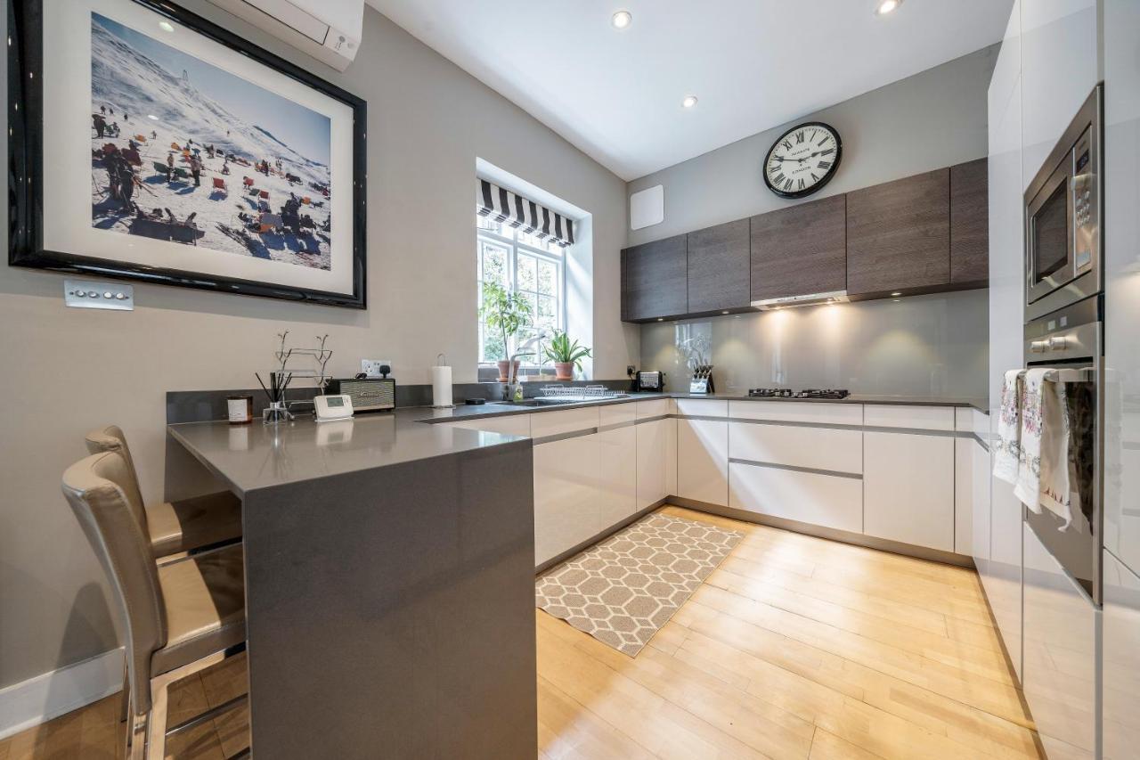 Luxurious Mews House Next To Hyde Park Appartement Londen