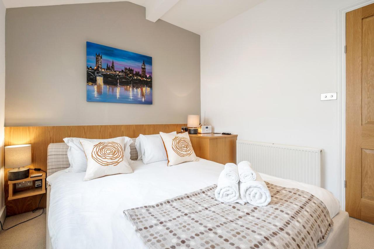 Luxurious Mews House Next To Hyde Park Appartement Londen