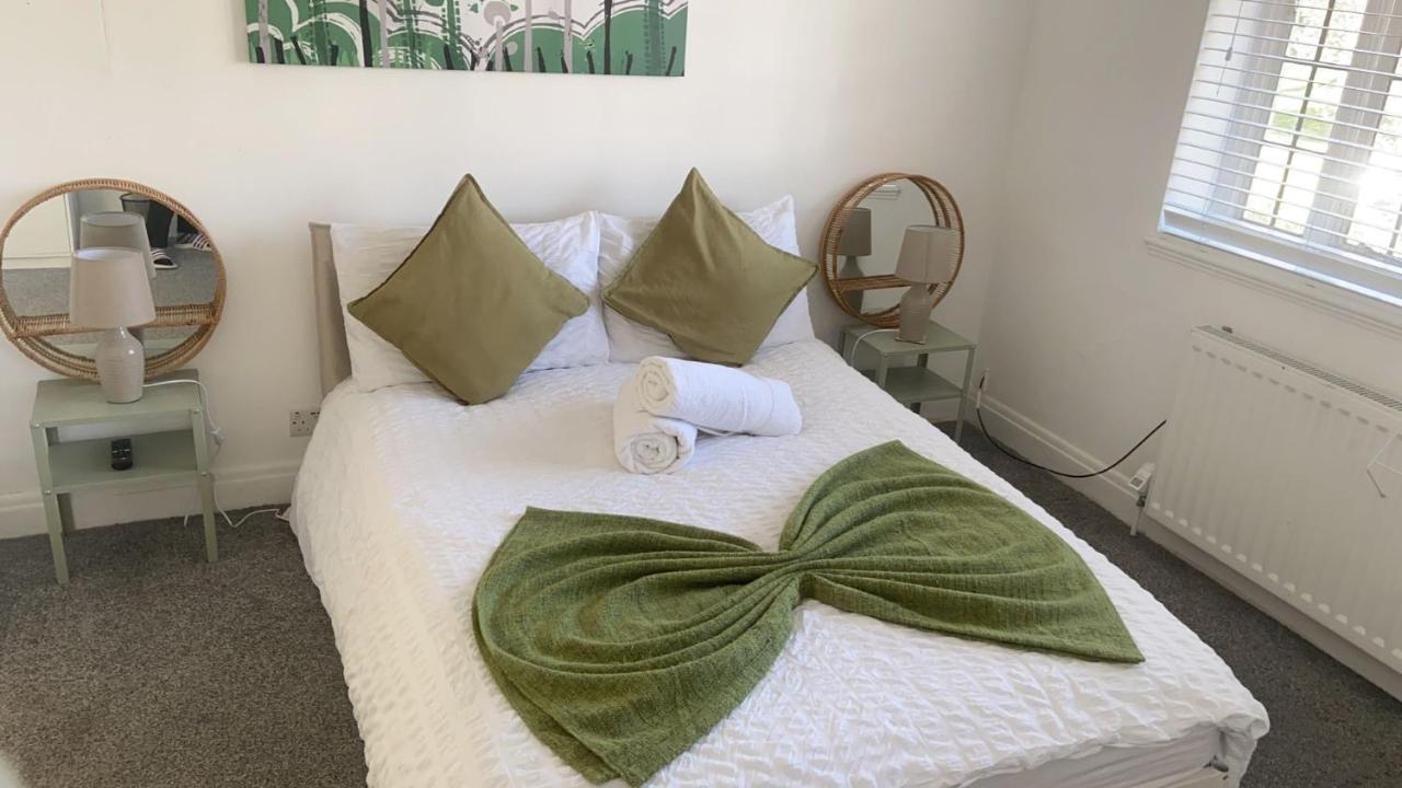 Great 5-bedroom House In Thornton Road Sleeps 14+ Vakantiehuis