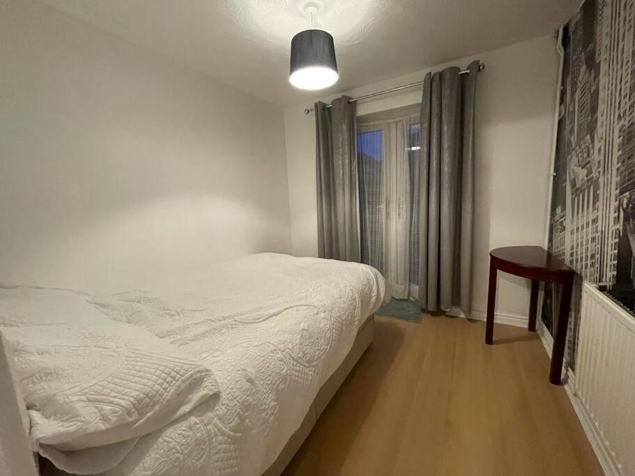 Beautiful 2 Bedroom Flat In London! Near Excel O2 Arena And Central! With Garden Apartamento *