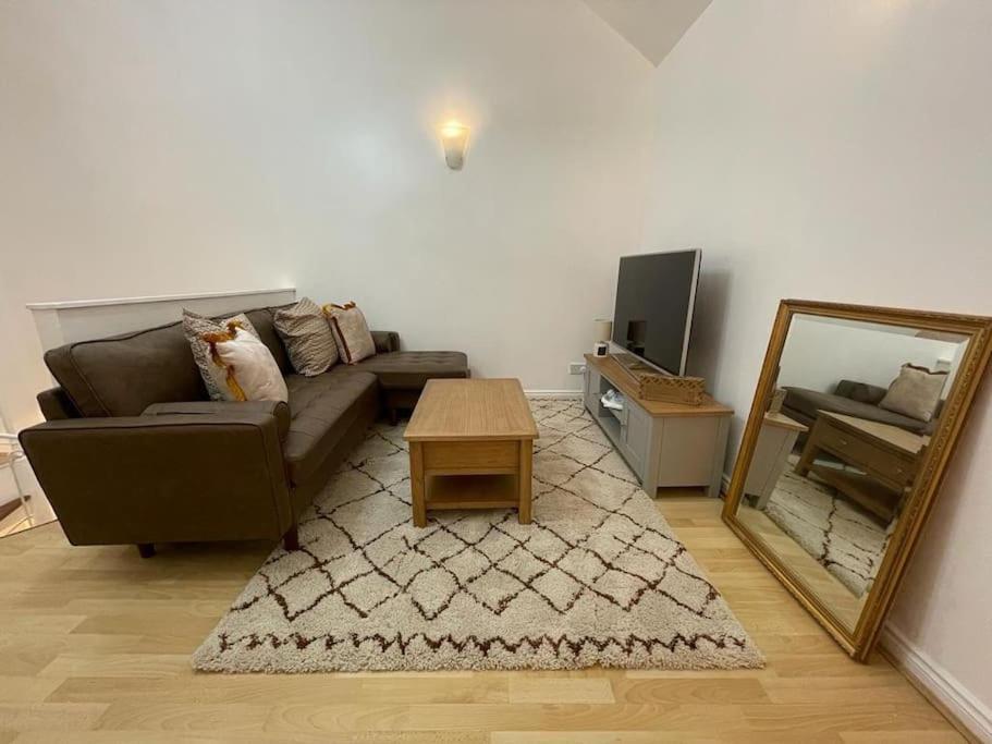 Beautiful 2 Bedroom Flat In London! Near Excel O2 Arena And Central! With Garden * Londres