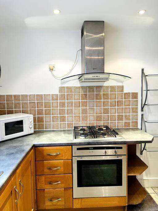 1 Bedroom Flat Garden In Clapham Apartment