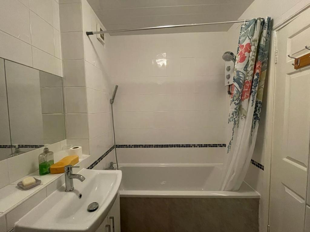 Apartamento Beautiful 2 Bedroom Flat In London! Near Excel O2 Arena And Central! With Garden Londres