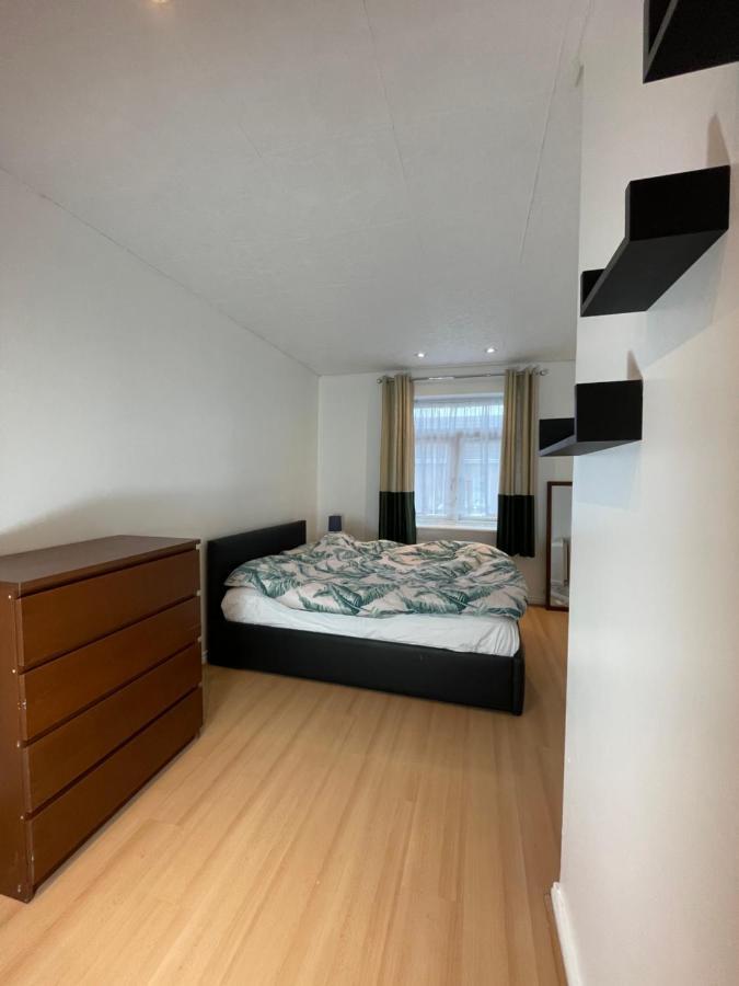 Beautiful 2 Bedroom Flat In London! Near Excel O2 Arena And Central! With Garden * Londres