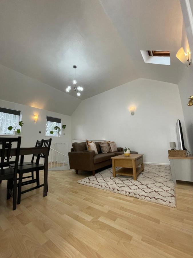 Beautiful 2 Bedroom Flat In London! Near Excel O2 Arena And Central! With Garden Apartamento