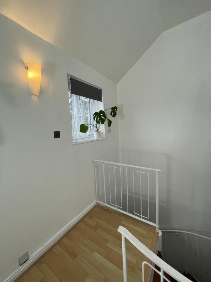 Beautiful 2 Bedroom Flat In London! Near Excel O2 Arena And Central! With Garden * Londres