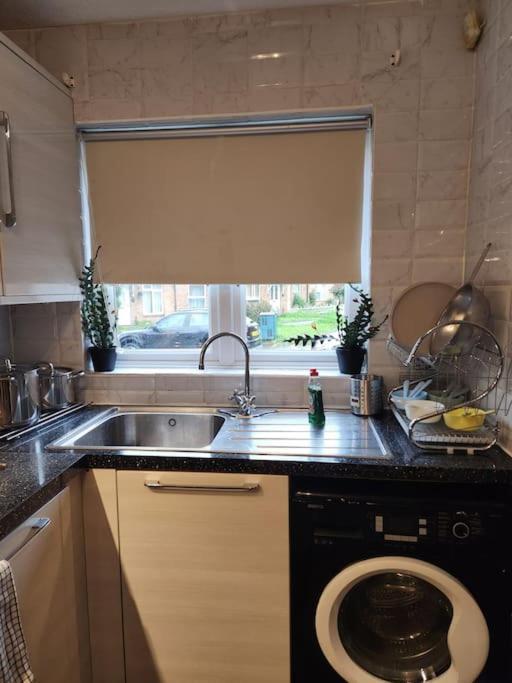 Apartment Away From London