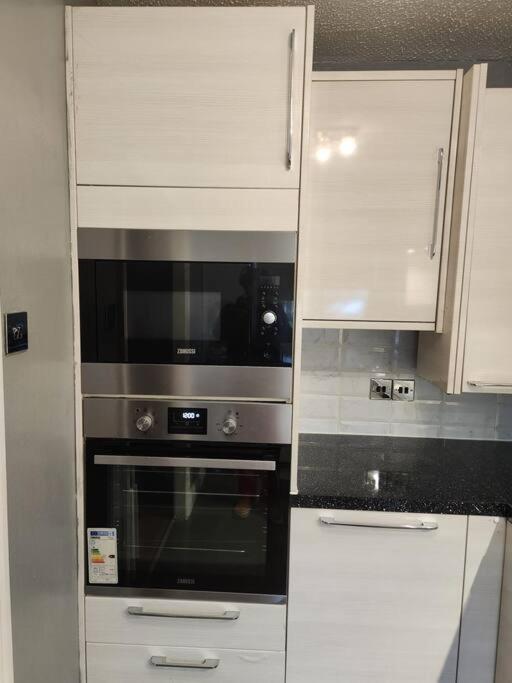 Apartment Away From London