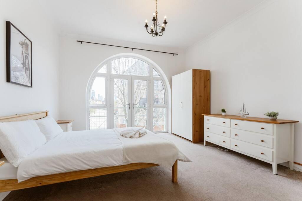 Leilighet Spacious Ensuite Near Tourist Attractions *