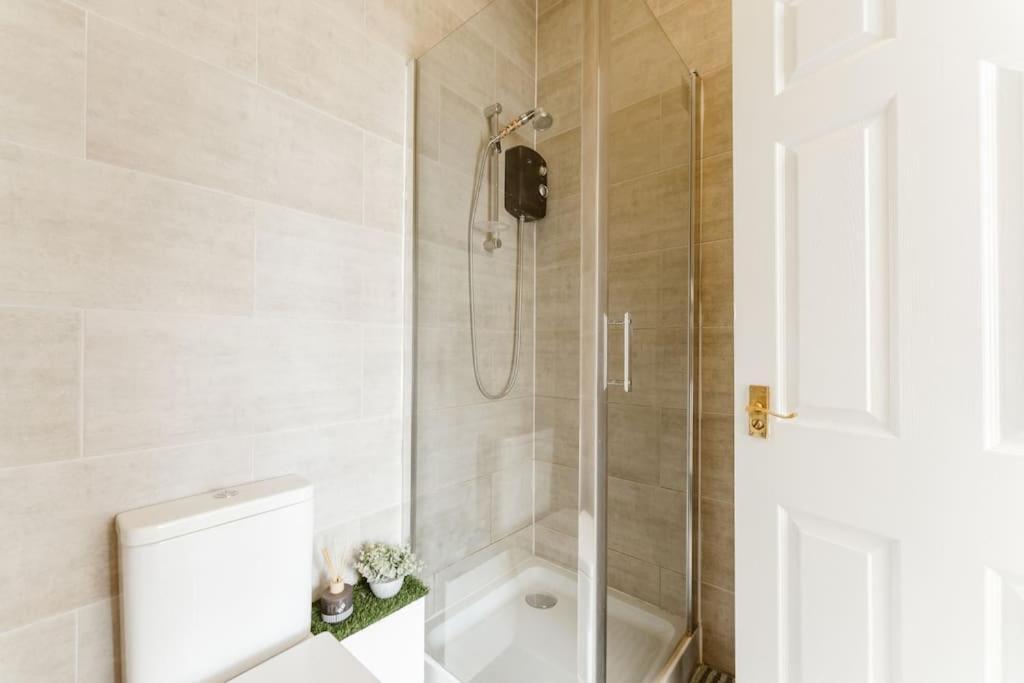 Spacious Ensuite Near Tourist Attractions * Londen